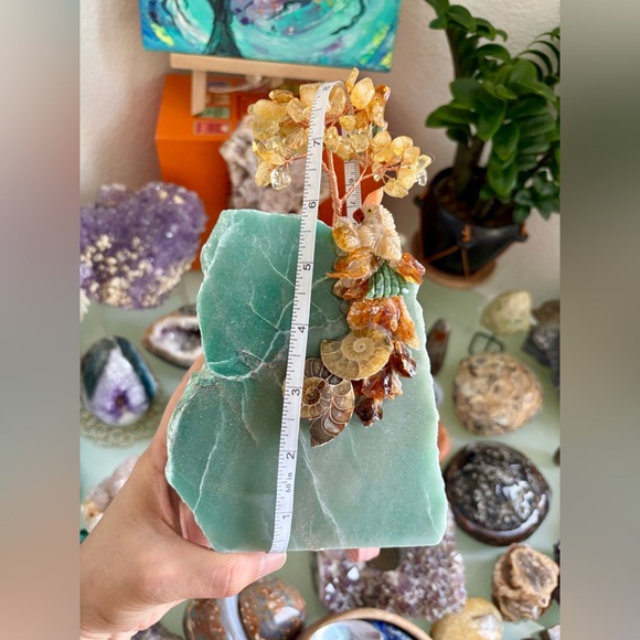 Parrot Carving on Green Aveneturine - Picture 5 of 6